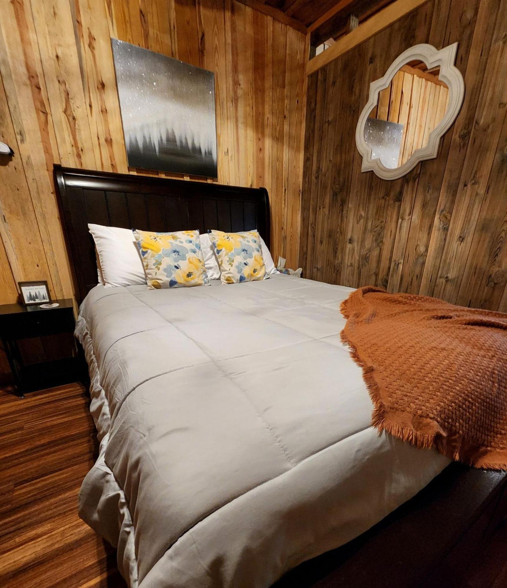 Unique Country Cabin Meets Farmhouse Modern!!! Mena Екстер'єр фото